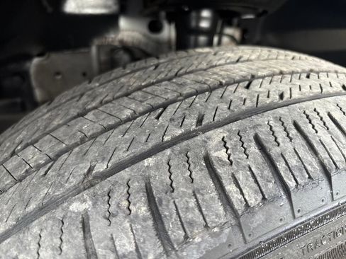 Used 2018 Jeep Cherokee Limited w/ High Altitude Package AWD/4WD image 5