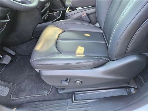 New 2026 Chrysler Pacifica Select image 4