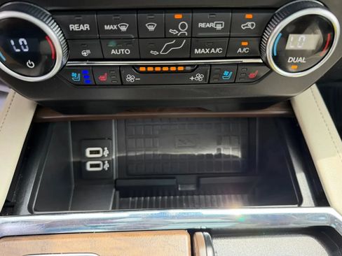 Used 2018 Ford Expedition Platinum AWD/4WD image 30