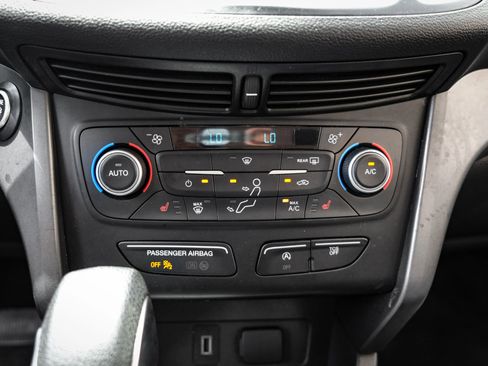 Used 2019 Ford Escape SE image 24