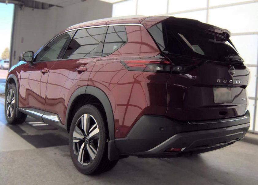 Used 2023 Nissan Rogue SL w/ SL Premium Package FWD image 2