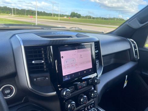 New 2026 RAM 1500 Express AWD/4WD image 24