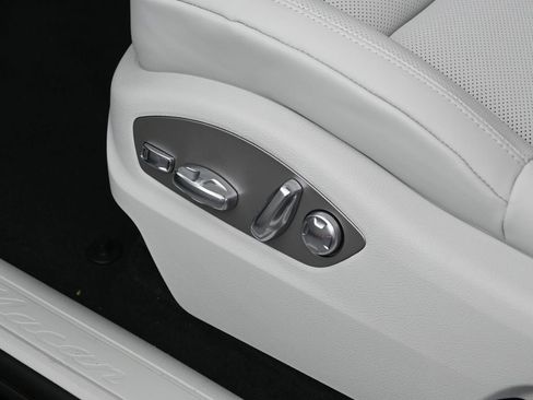 New 2026 Porsche Macan image 15