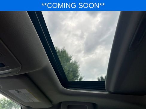 Used 2022 Toyota Highlander XLE AWD/4WD image 15