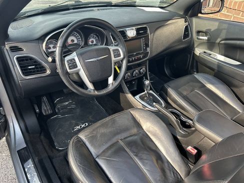 Used 2013 Chrysler 200 Limited FWD image 9