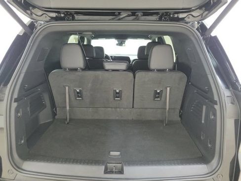 Used 2025 Chevrolet Traverse LT FWD image 14