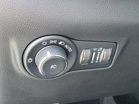 Used 2023 Jeep Compass Latitude AWD/4WD image 8