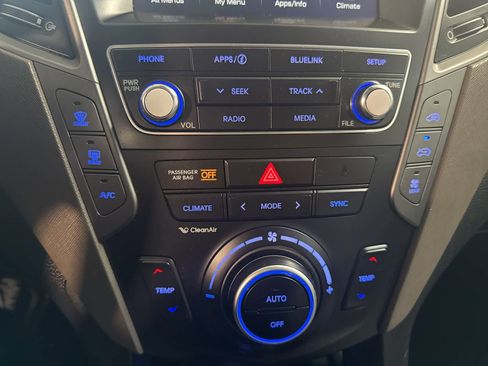 Used 2017 Hyundai Santa Fe SE image 20