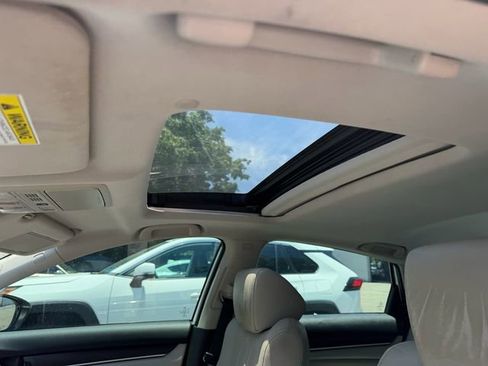 Used 2018 Honda Accord Touring image 16