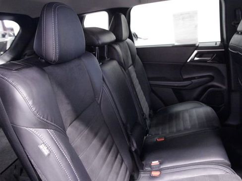 Used 2022 Mitsubishi Outlander SE image 17