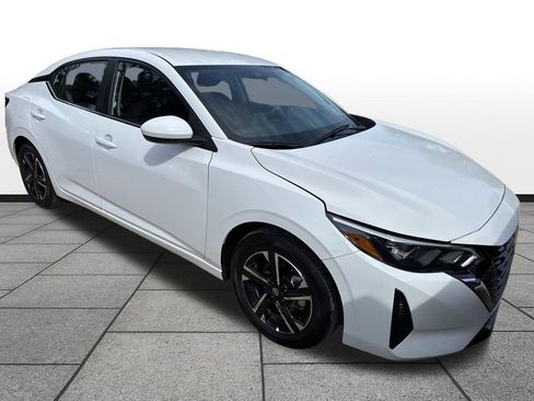 Used 2025 Nissan Sentra SV image 3