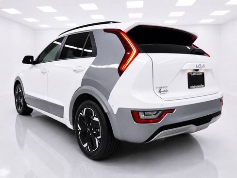 Used 2023 Kia Niro Wave w/ Wave Preserve Package FWD image 7