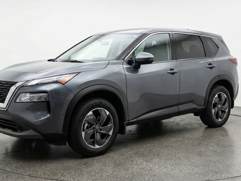 Used 2025 Nissan Rogue SV AWD/4WD image 3