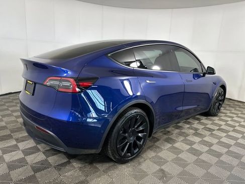 Used 2021 Tesla Model Y Long Range image 3