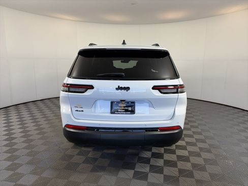 Used 2025 Jeep Grand Cherokee L Altitude image 10