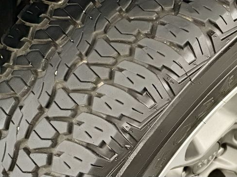 Used 2022 Jeep Cherokee Trailhawk AWD/4WD image 42