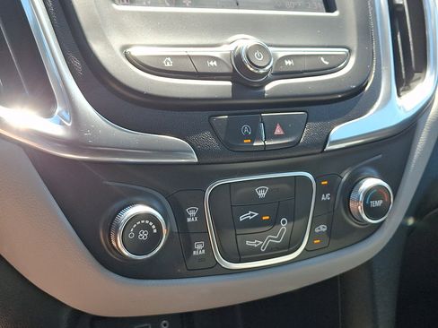 Certified 2024 Chevrolet Equinox LS w/ LS Convenience Package FWD image 15