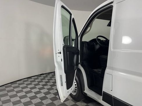 Used 2025 RAM ProMaster 2500 w/ Convenience Group FWD image 17