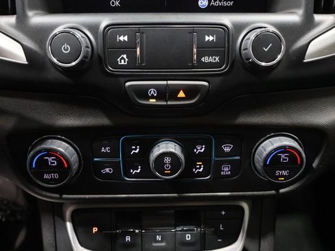 Used 2024 GMC Terrain SLT image 32