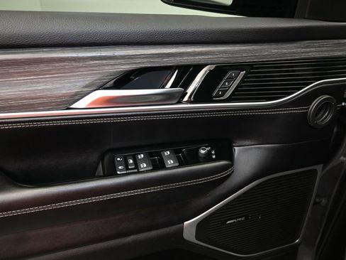 Used 2024 Jeep Wagoneer L Series II RWD image 11