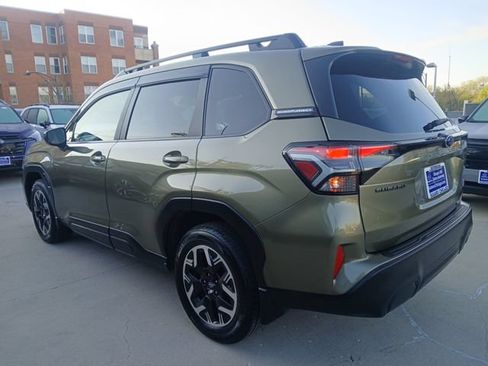 Certified 2025 Subaru Forester Premium AWD/4WD image 5