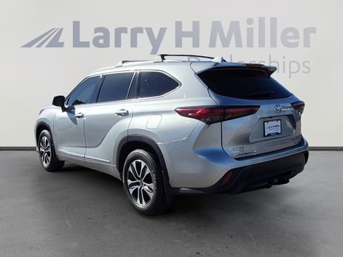 Used 2021 Toyota Highlander XLE image 3