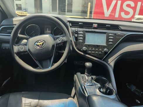 Used 2018 Toyota Camry LE FWD image 9