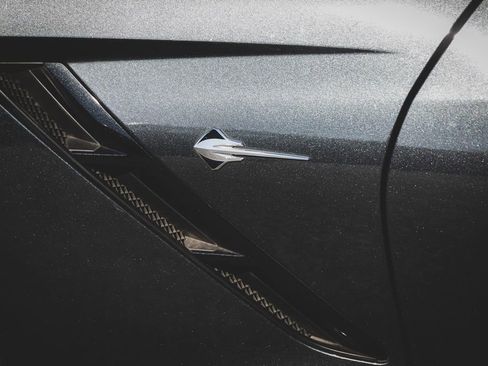 Used 2018 Chevrolet Corvette Stingray Coupe w/ 1LT RWD image 4