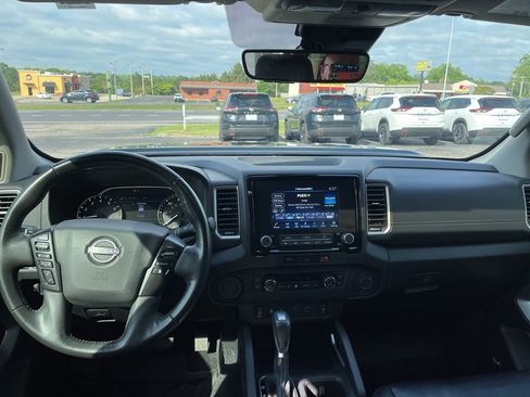 Used 2024 Nissan Frontier SL w/ Technology Package RWD image 12