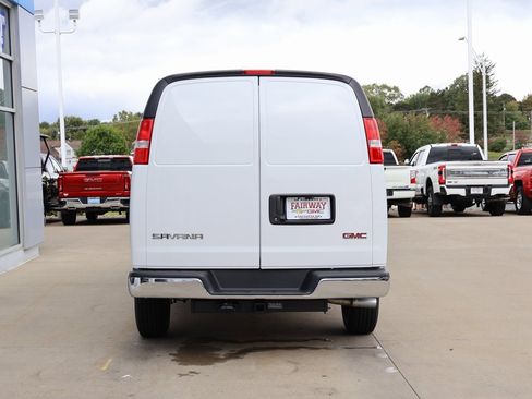New 2025 GMC Savana 2500 Work Van w/ Enhanced Convenience Package image 8