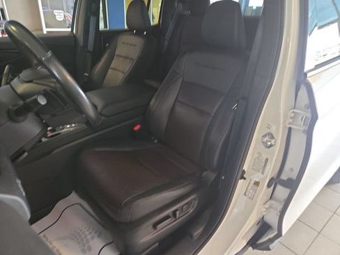 Used 2025 Honda Ridgeline Black Edition image 11