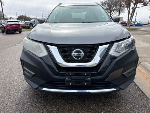 Used 2018 Nissan Rogue SV image 4