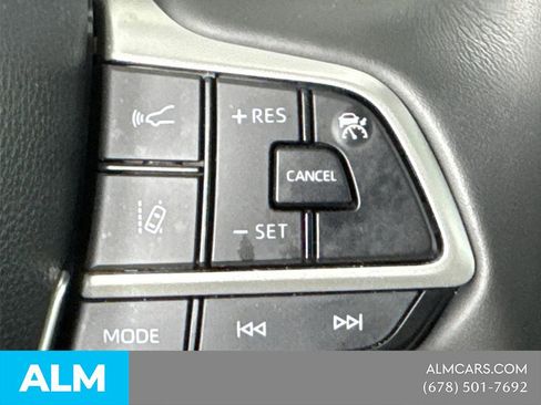Used 2023 Toyota Highlander XLE FWD image 28