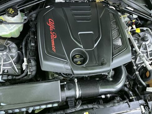 Used 2019 Alfa Romeo Giulia image 27