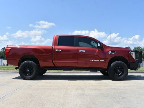Used 2017 Nissan Titan SV image 7