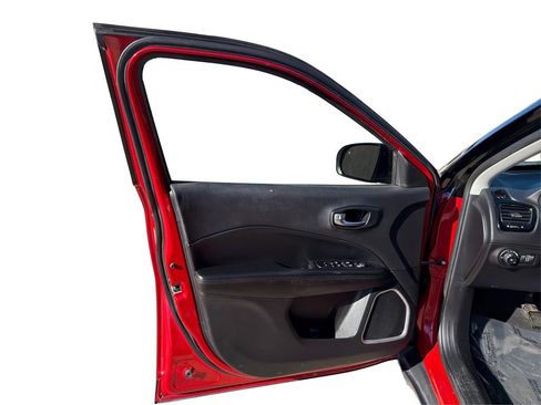 Used 2020 Jeep Compass Latitude image 20