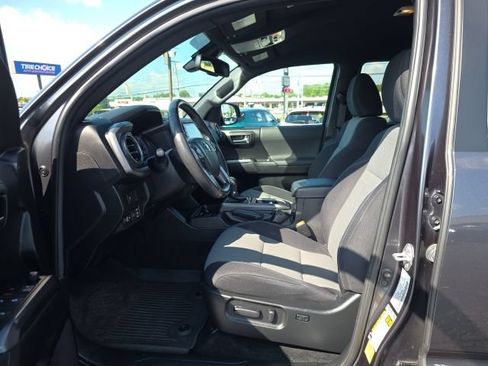 Used 2021 Toyota Tacoma TRD Sport AWD/4WD image 13
