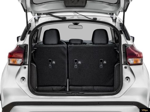 New 2025 Nissan Kicks Play S image 9