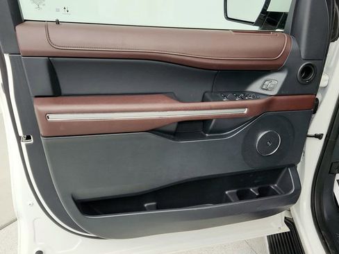 Used 2022 Ford Expedition Max Limited image 11