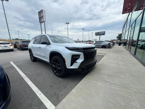 Used 2026 Chevrolet Traverse RS FWD image 7