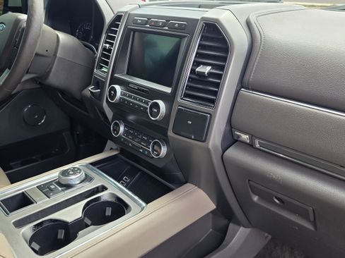 Used 2019 Ford Expedition Max XLT w/ Equipment Group 202A RWD image 31
