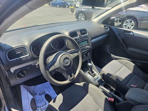 Used 2012 Volkswagen Golf 4-Door FWD image 12