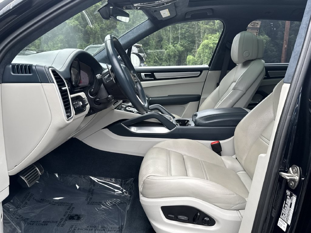 Used 2023 Porsche Cayenne Turbo S AWD/4WD image 13
