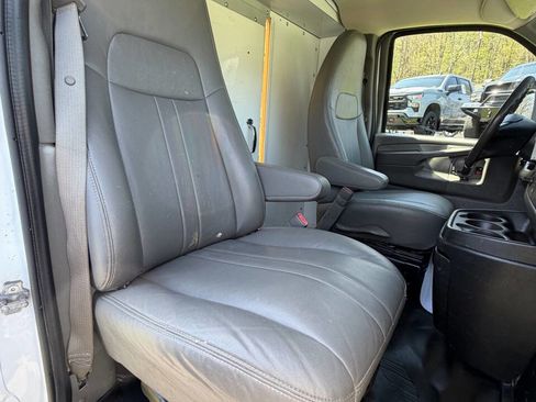 Used 2011 Chevrolet Express 3500 RWD image 51