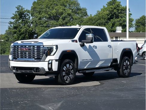 Used 2025 GMC Sierra 2500 Denali w/ Max Trailering Package AWD/4WD image 6