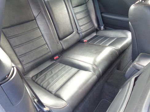 Used 2014 Dodge Challenger SXT image 13