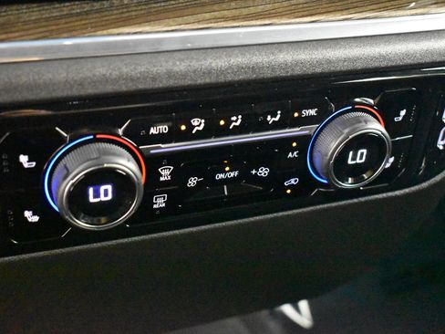 Used 2025 Chevrolet Silverado 1500 LT image 32