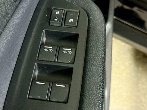 Used 2021 Honda Pilot Touring image 18