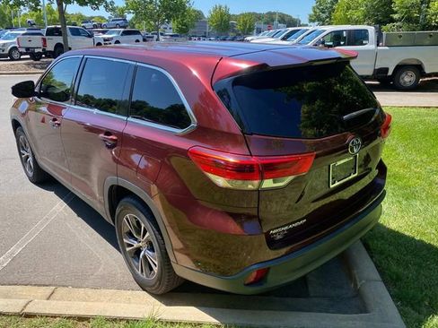 Used 2019 Toyota Highlander LE FWD image 30
