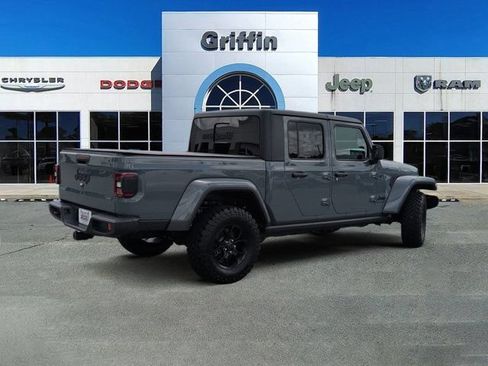 Used 2025 Jeep Gladiator Sport AWD/4WD image 4